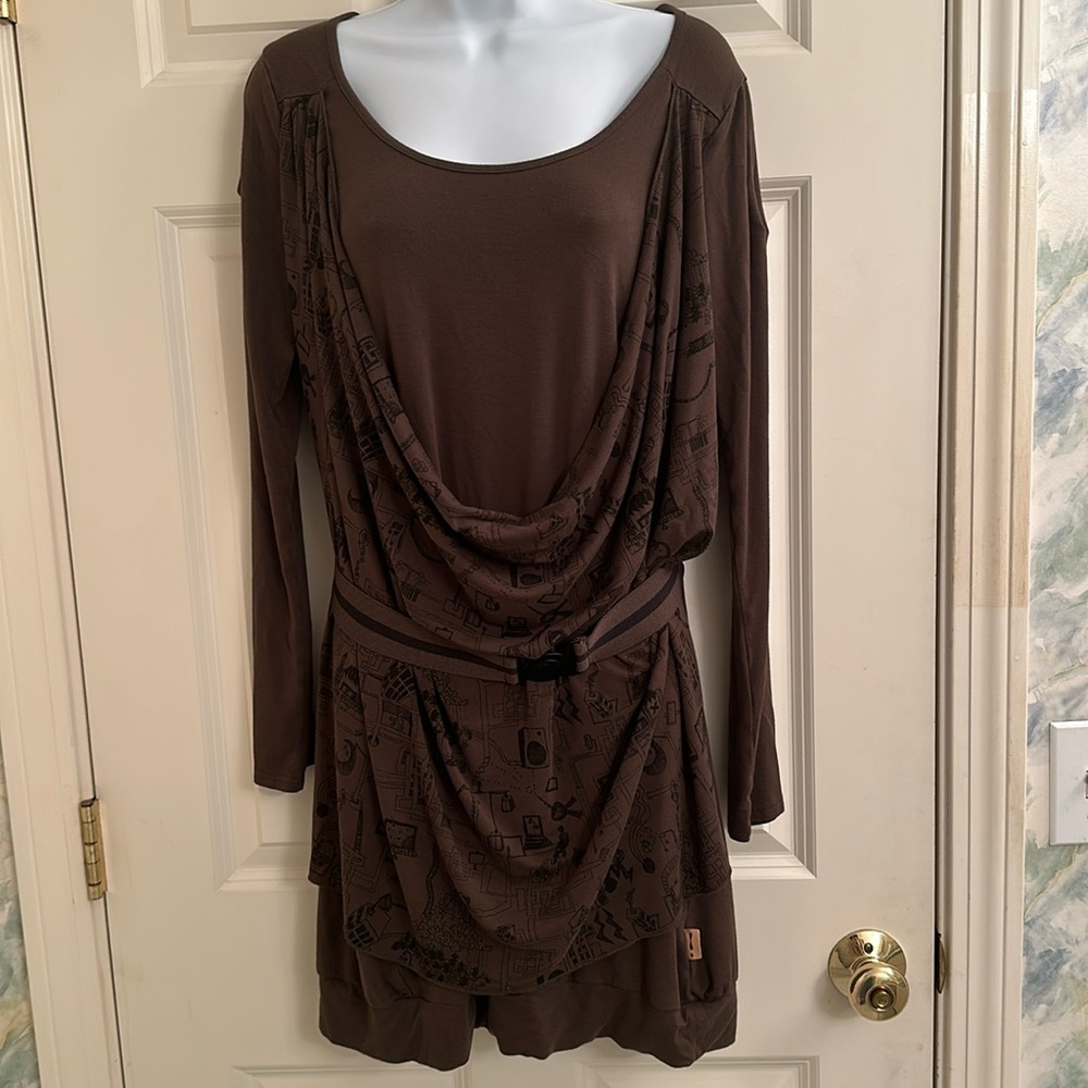 Tunic in Medium size. Stretch belt. Bamboo/Spandex.